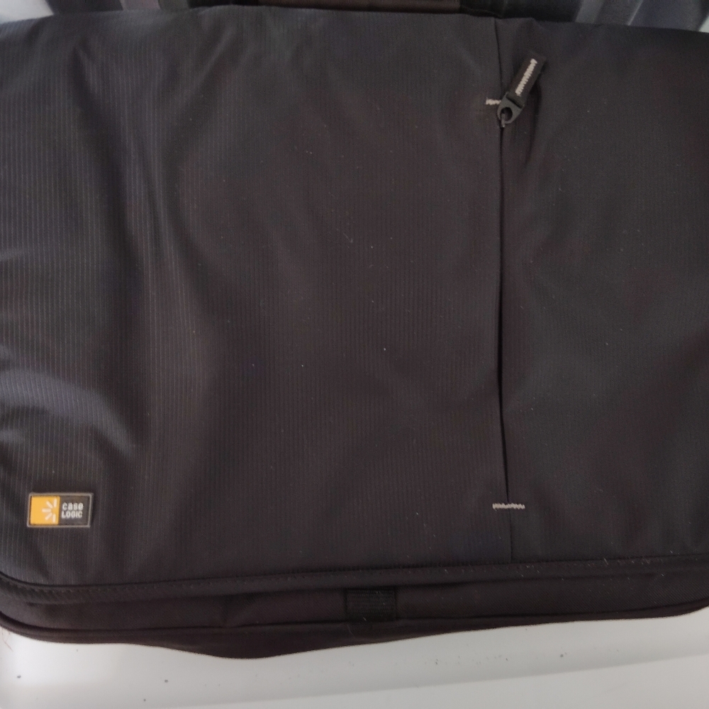 NWT Case Logic Black 15"To17" Laptop Bag  Minimalist Design Corpcore Office Chic